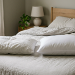 Comparación entre una almohada gastada y otra que conserva su forma